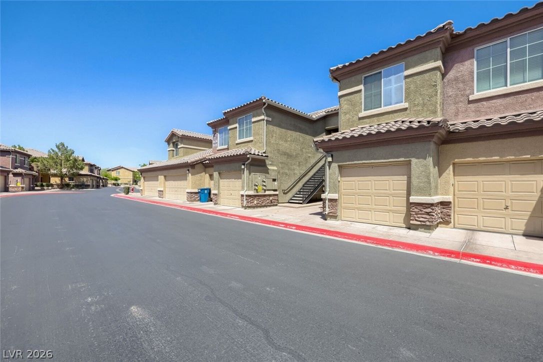 6868 Sky Pointe Drive 2064 — photo 4
