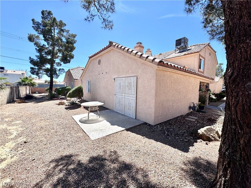 1600 North Torrey Pines Drive 101 — photo 2