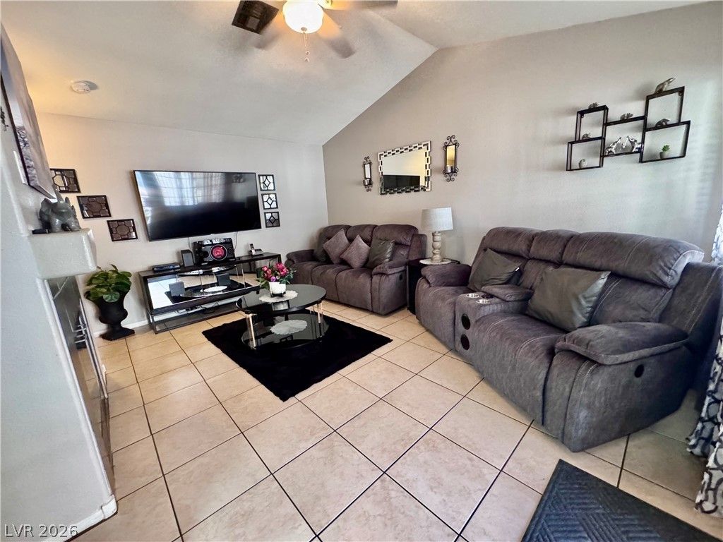 1600 North Torrey Pines Drive 101 — photo 4
