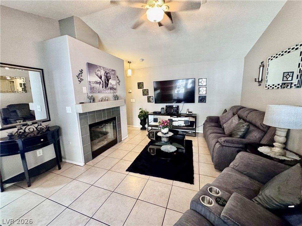 1600 North Torrey Pines Drive 101 — photo 5