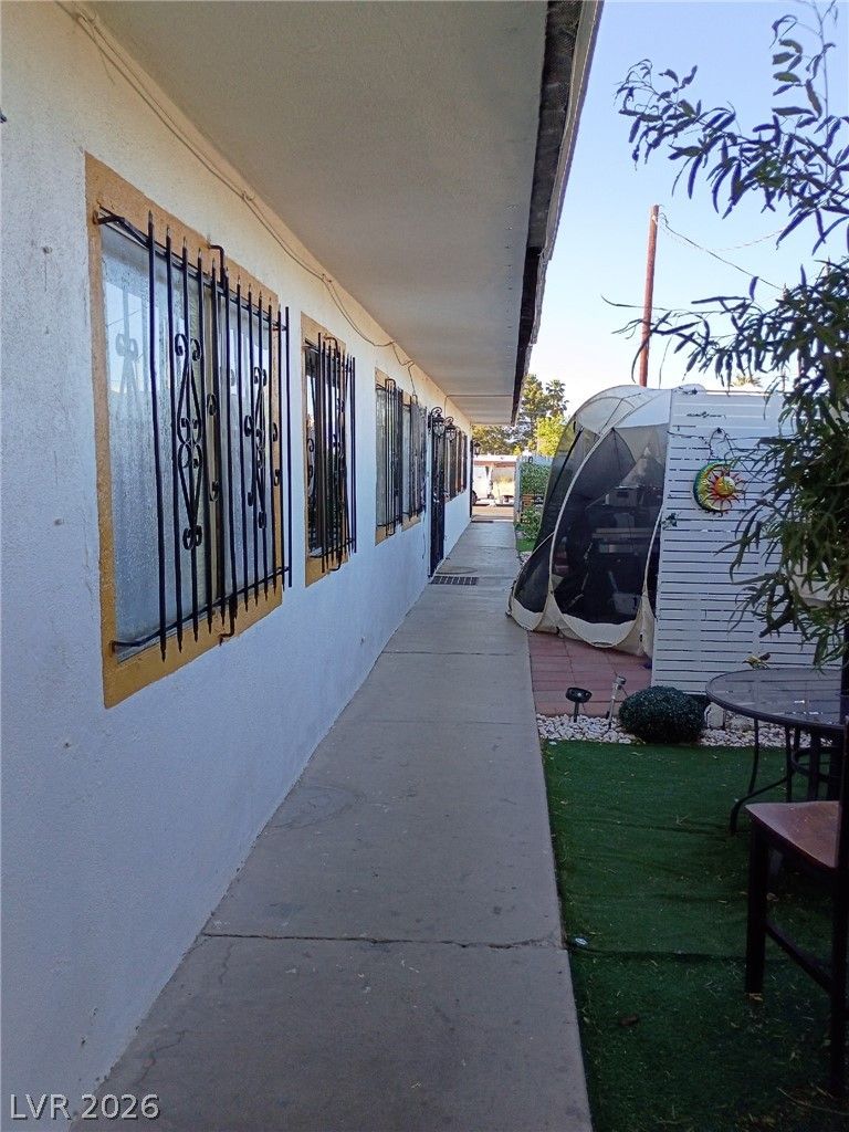 313 Jackson Avenue — photo 2 of 2