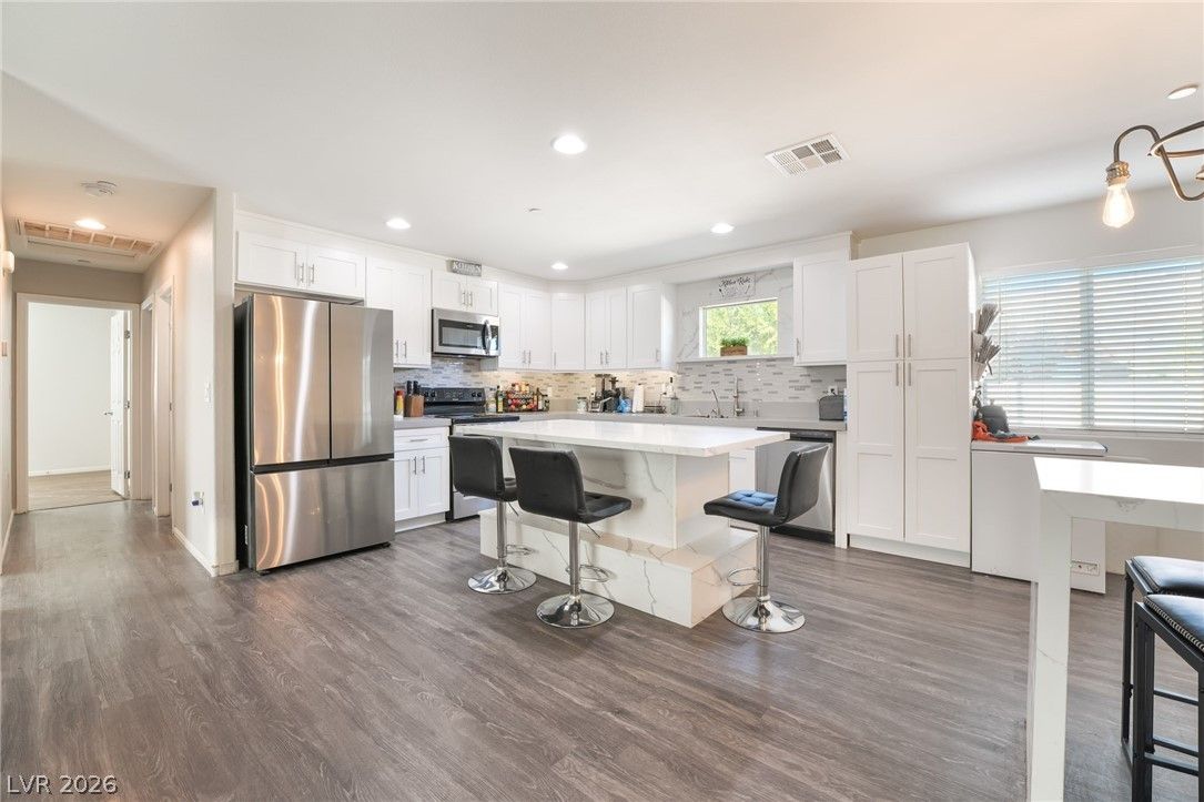 878 West Lake Mead Boulevard — photo 2