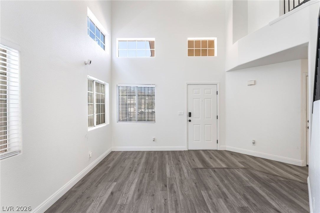 9433 Oxford Wine Court — photo 5 of 42