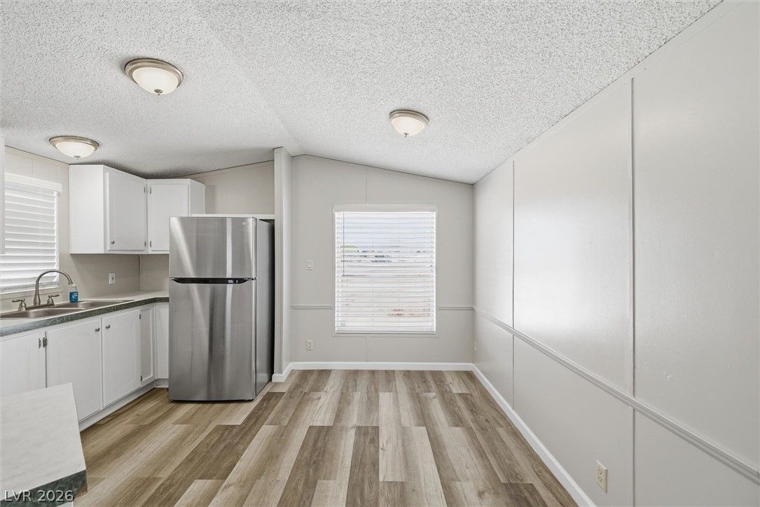 2390 North Lola Lane — photo 4