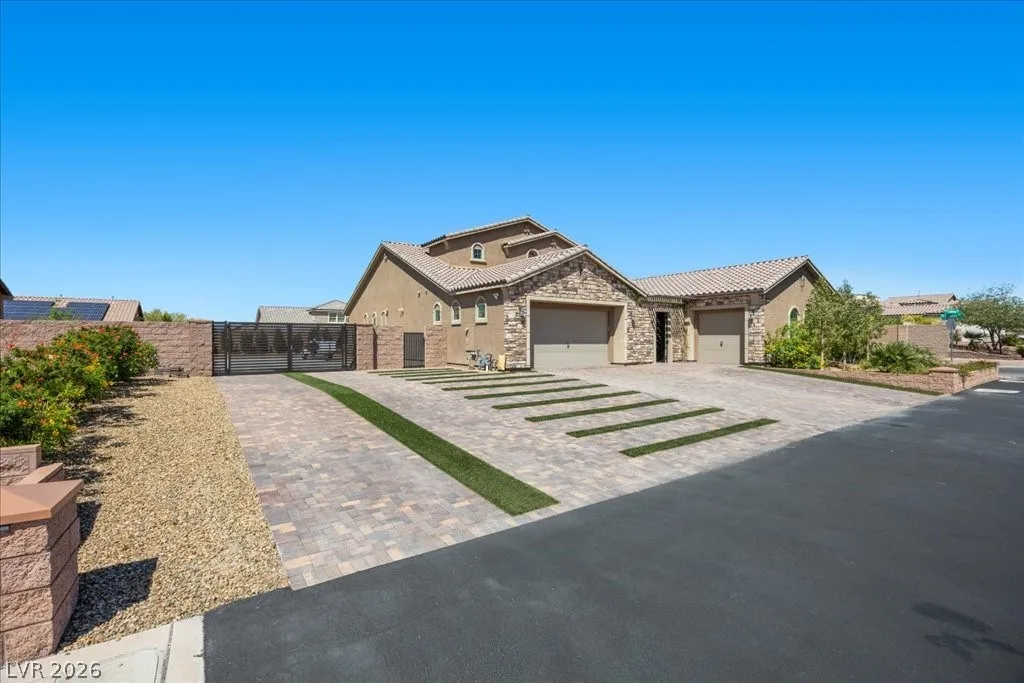 2803 Candelaria Drive — photo 2
