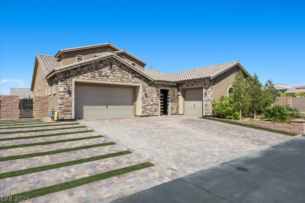 2803 Candelaria Drive — photo 3