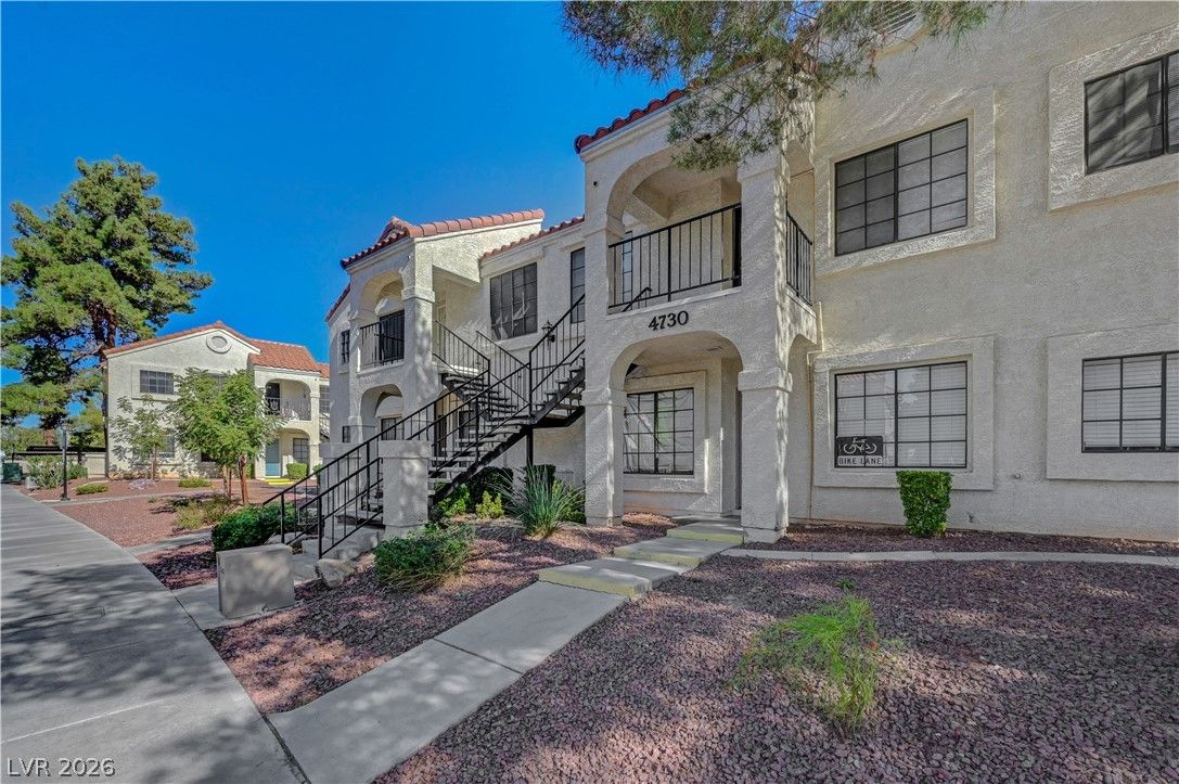 4730 Nara Vista Way 202 — photo 2