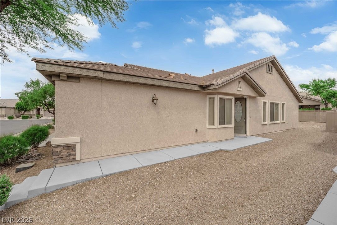 3608 Rocklin Peak Avenue — photo 4