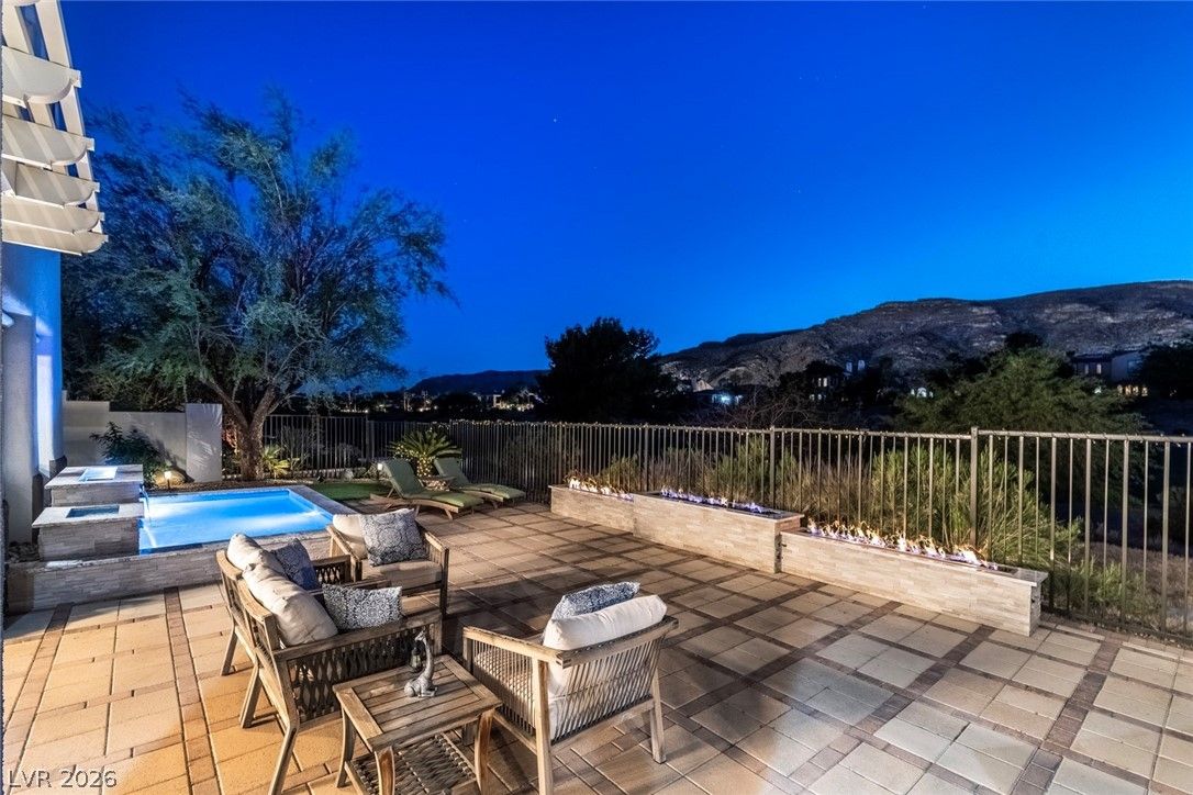 2587 Turtle Head Peak Drive — photo 2