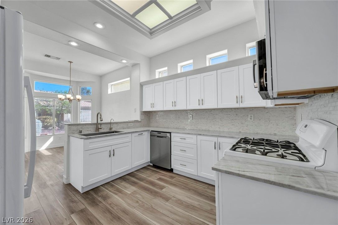 10144 Hunter Springs Drive — photo 3 of 23