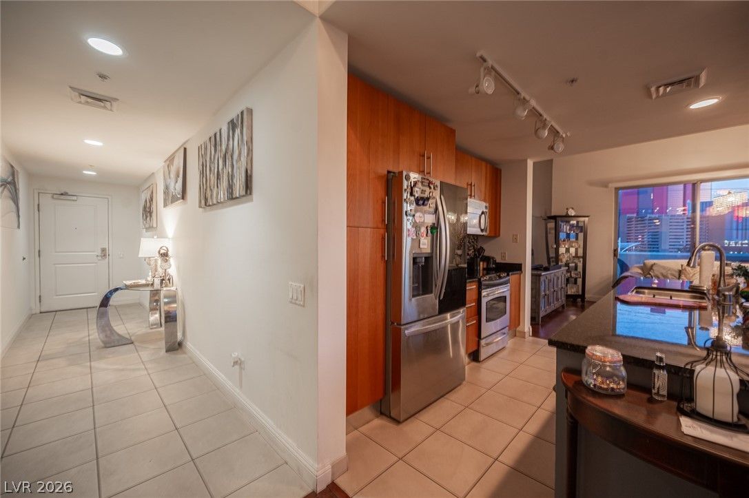 200 West Sahara Avenue 501 — photo 3
