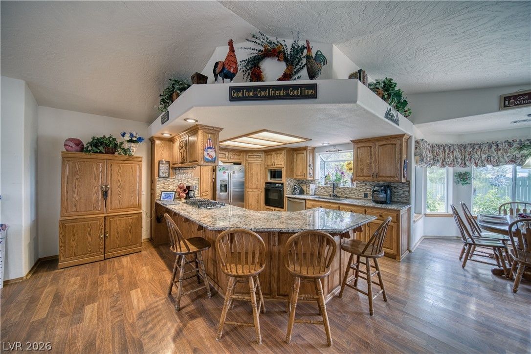 2910 Sunset Street — photo 4
