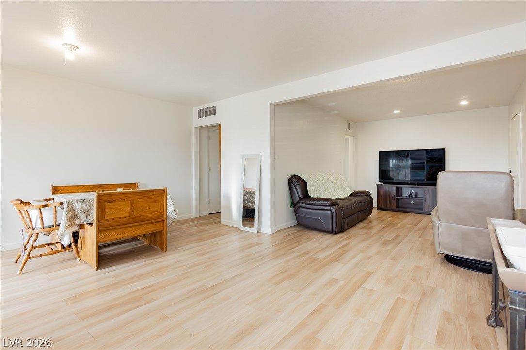 5128 Doe Avenue — photo 2