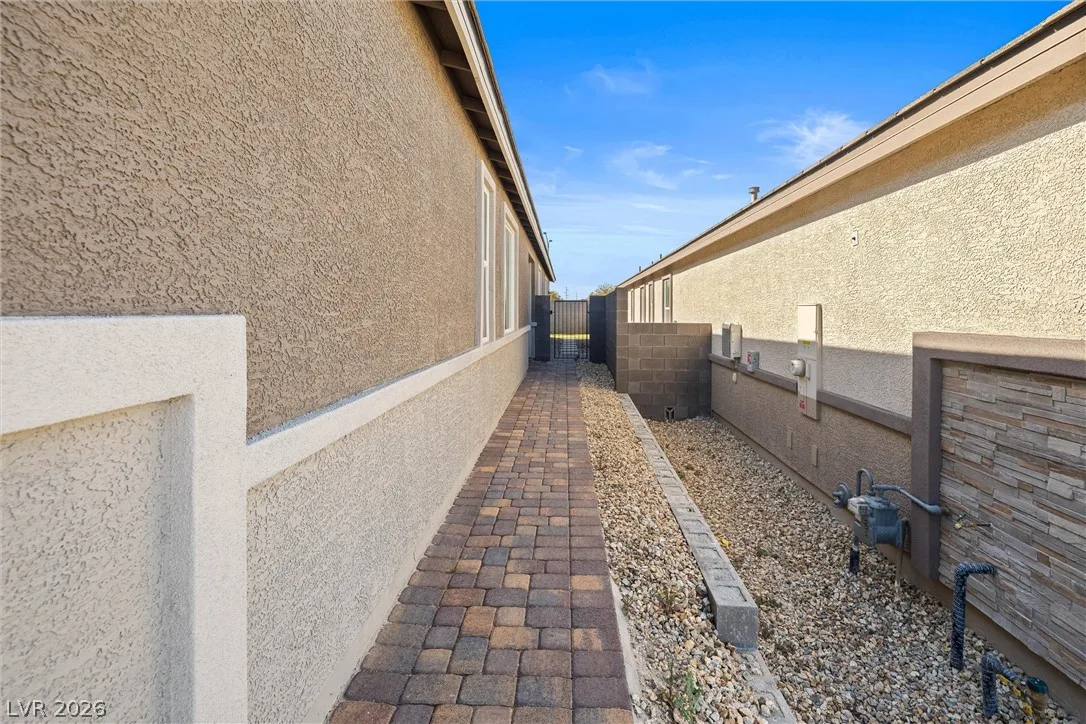 9446 Sequoia Ridge Avenue — photo 4