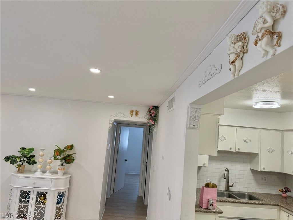 575 South Royal Crest Circle 7 — photo 4