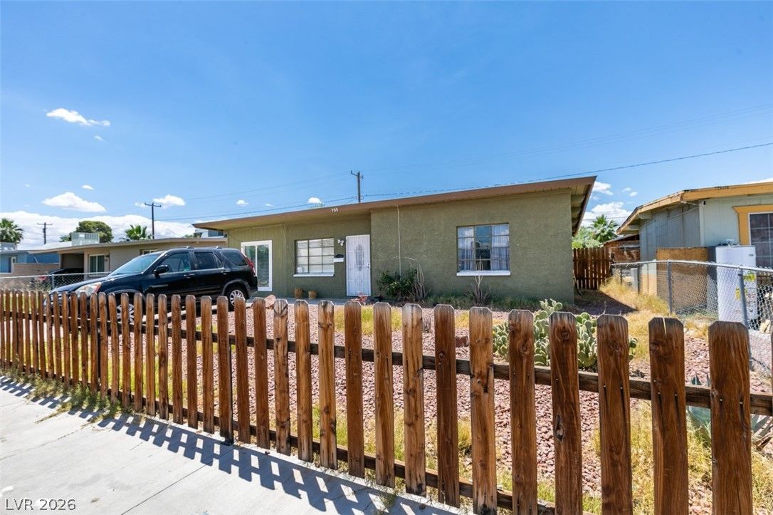 705 Harvard Street — photo 3