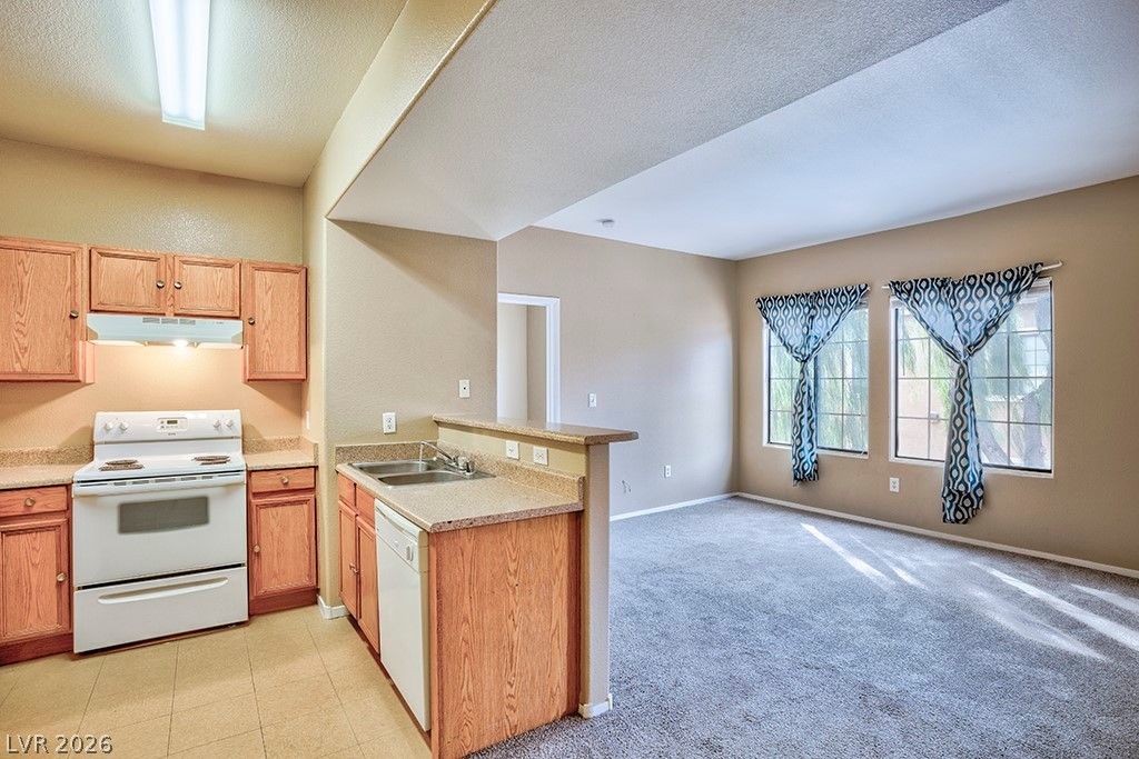 2161 Hussium Hills Street 203 — photo 3