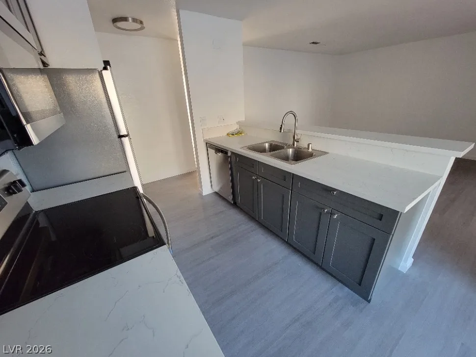2771 MOUNTAIN VISTA Street B — photo 2
