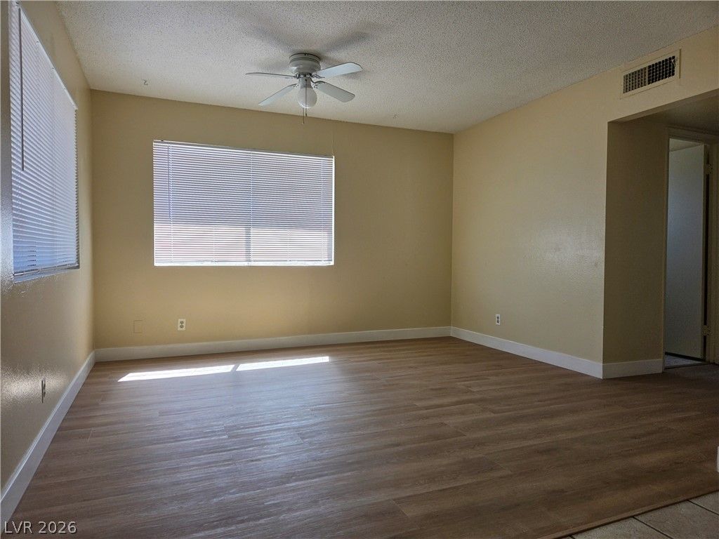 489 North Circle 4 — photo 4 of 7