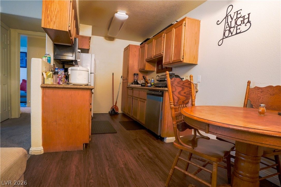 3318 North Decatur Boulevard 2068 — photo 4 of 25