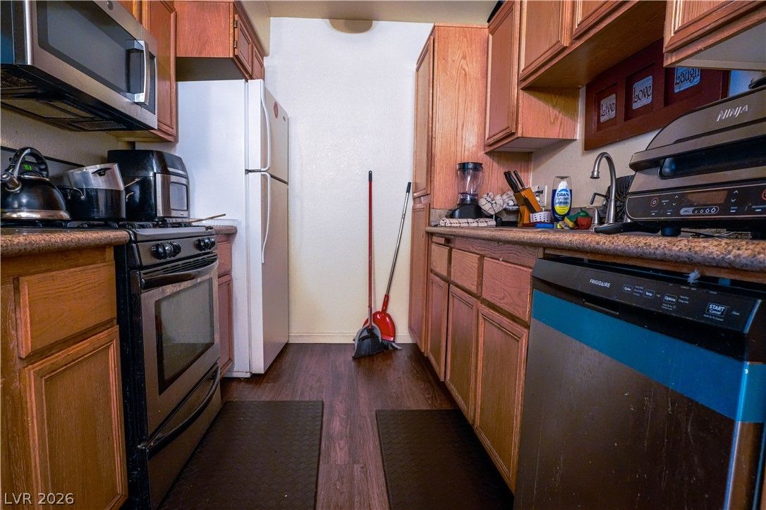 3318 North Decatur Boulevard 2068 — photo 5 of 25