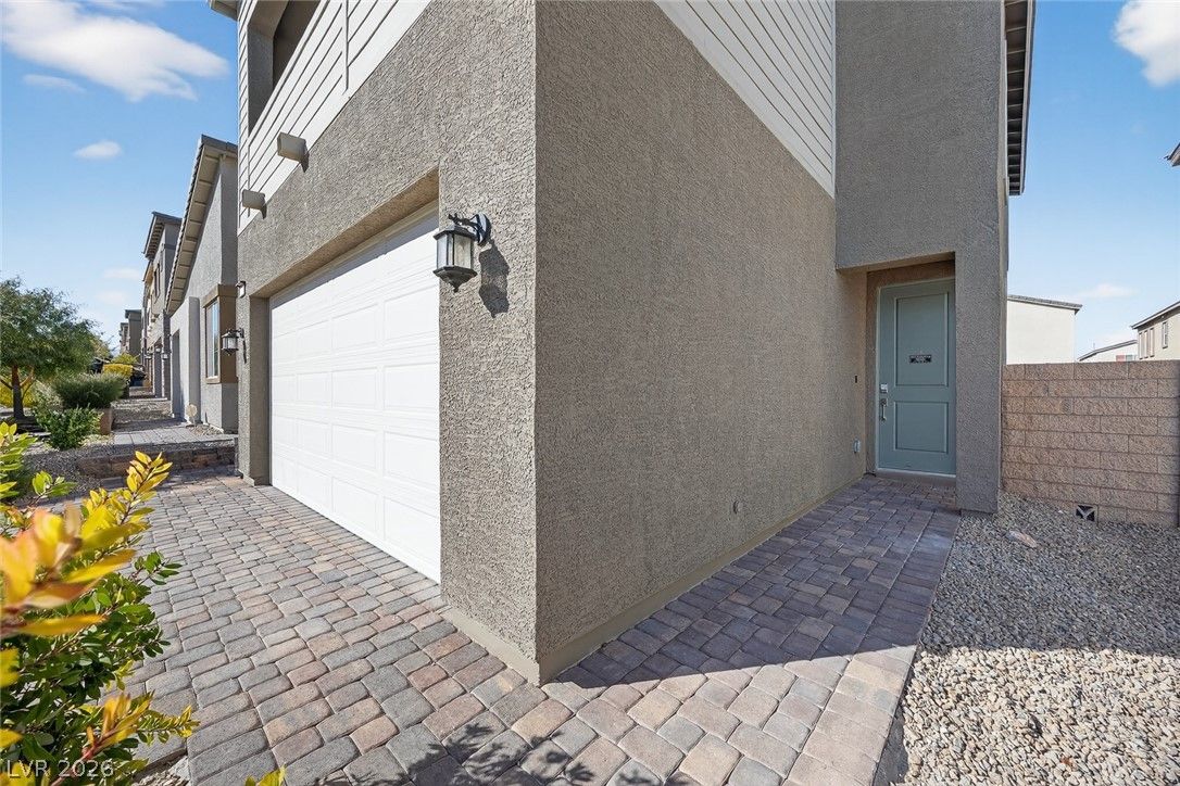 9934 Iron Creek Avenue — photo 4