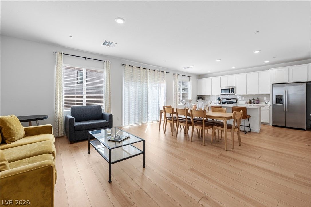 424 Isla Enclave Way — photo 1