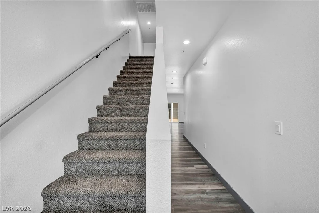 382 East Erin Street — photo 5