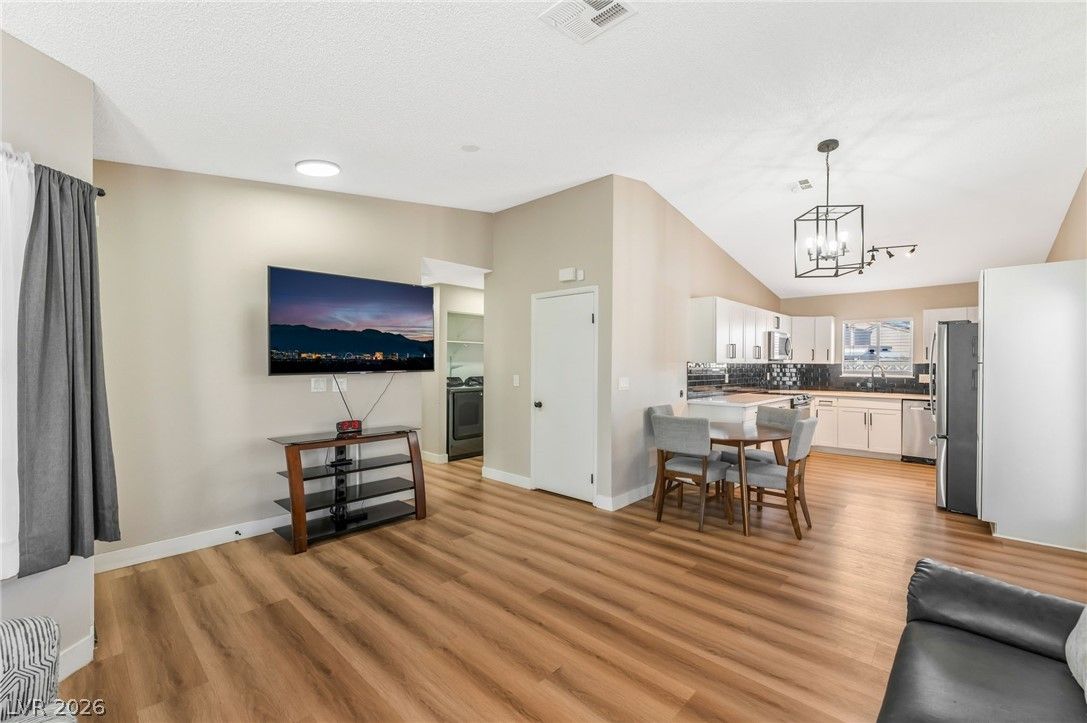 7432 Saybrook Point Drive — photo 3 of 24