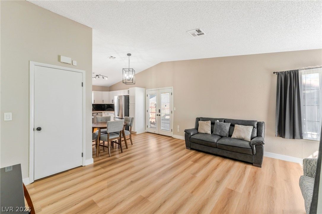 7432 Saybrook Point Drive — photo 4 of 24