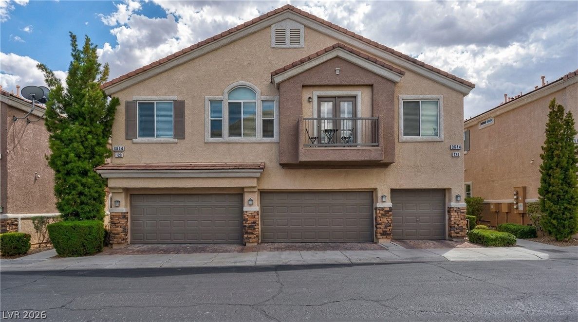 8649 Horizon Wind Avenue 102 — photo 2 of 5