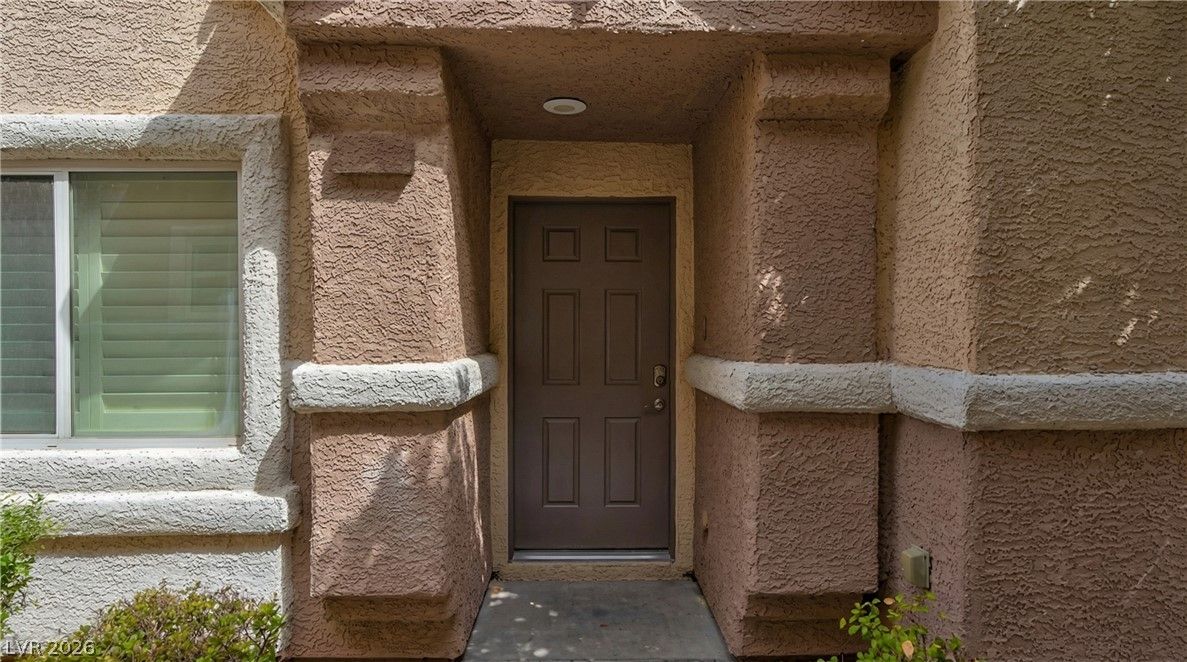 8649 Horizon Wind Avenue 102 — photo 4 of 5