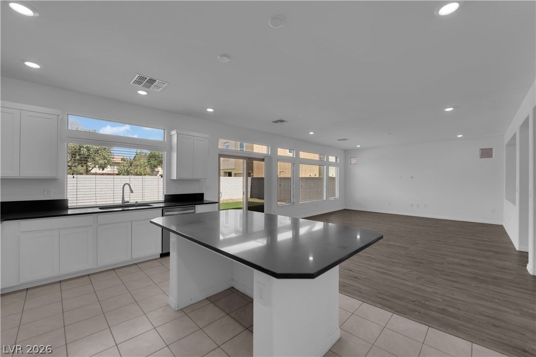650 Steep Canyon Avenue — photo 3