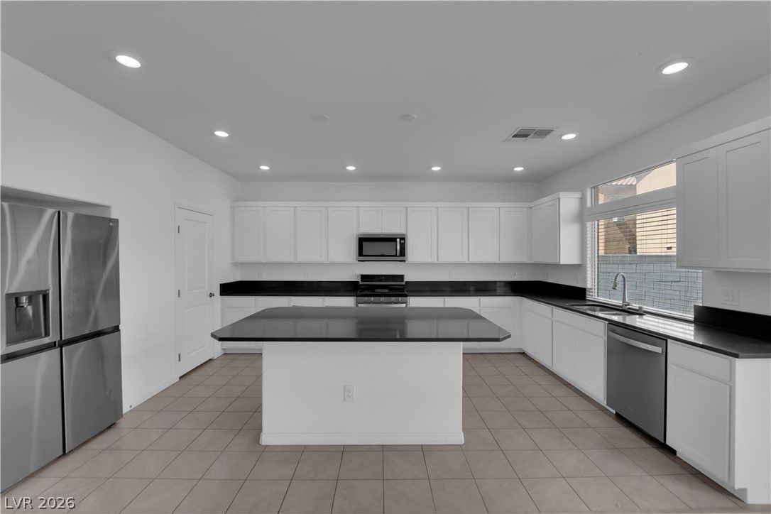 650 Steep Canyon Avenue — photo 4