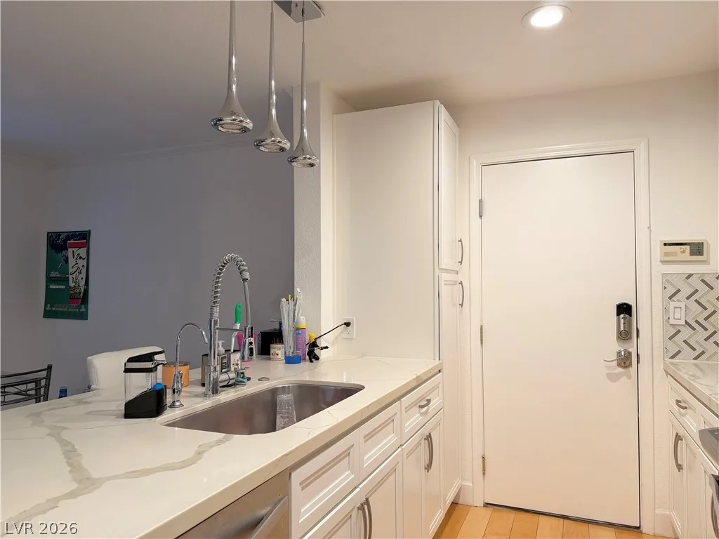 8452 Boseck Drive 186 — photo 3