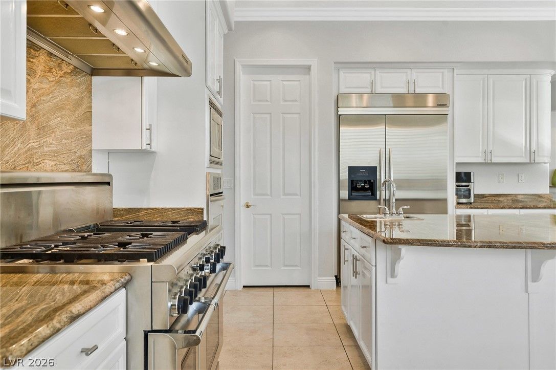 5734 San Florentine Avenue — photo 4