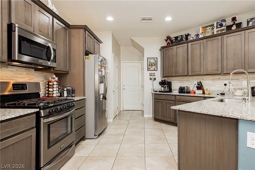 9226 Blue Agate Street — photo 2