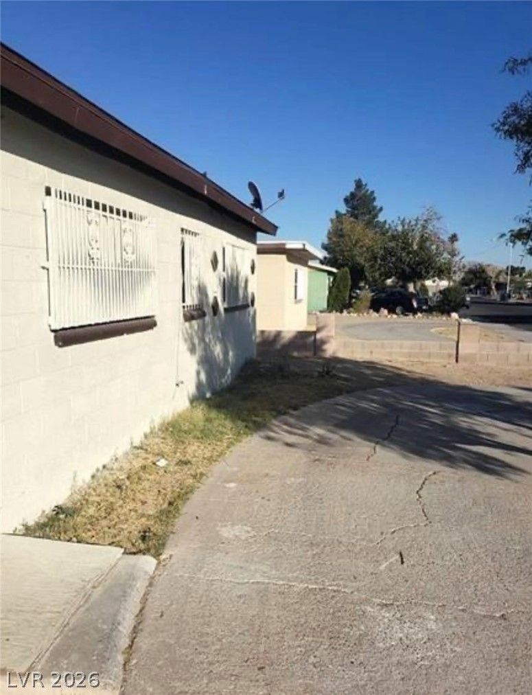 1936 Lawry Avenue — photo 3 of 19