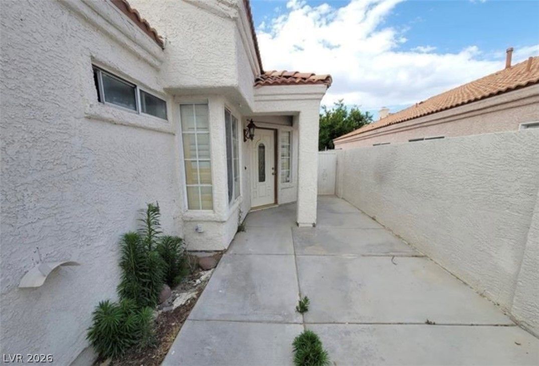 9820 Cross Creek Way — photo 3
