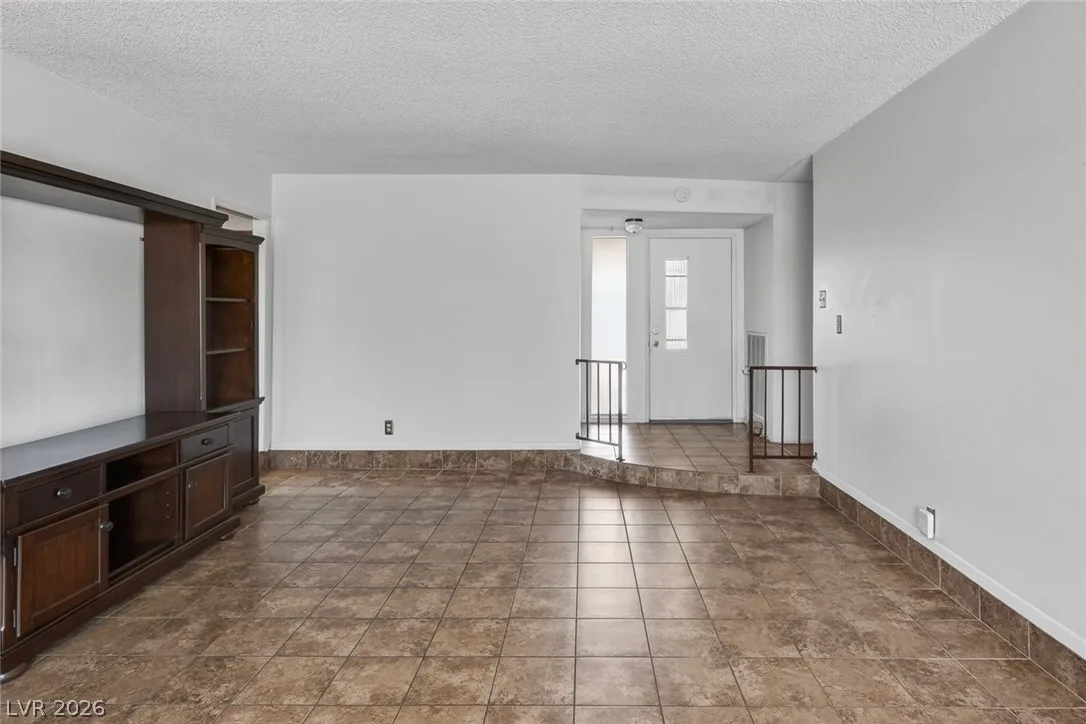 816 Peacock Court — photo 4