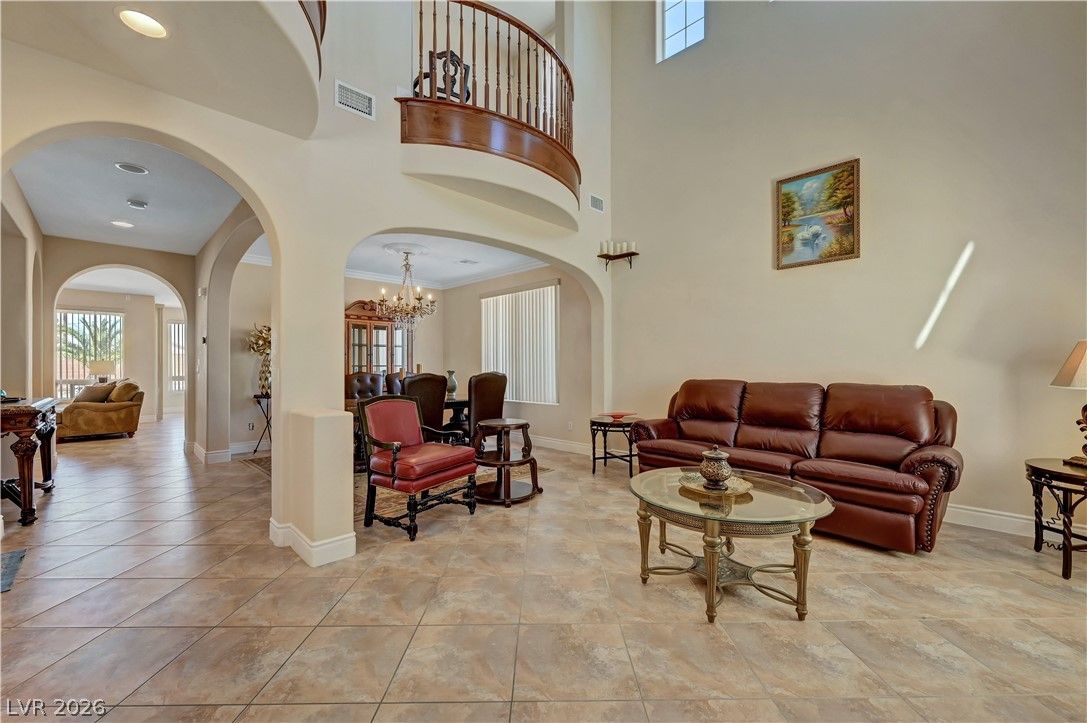 430 Las Alturas Avenue — photo 2