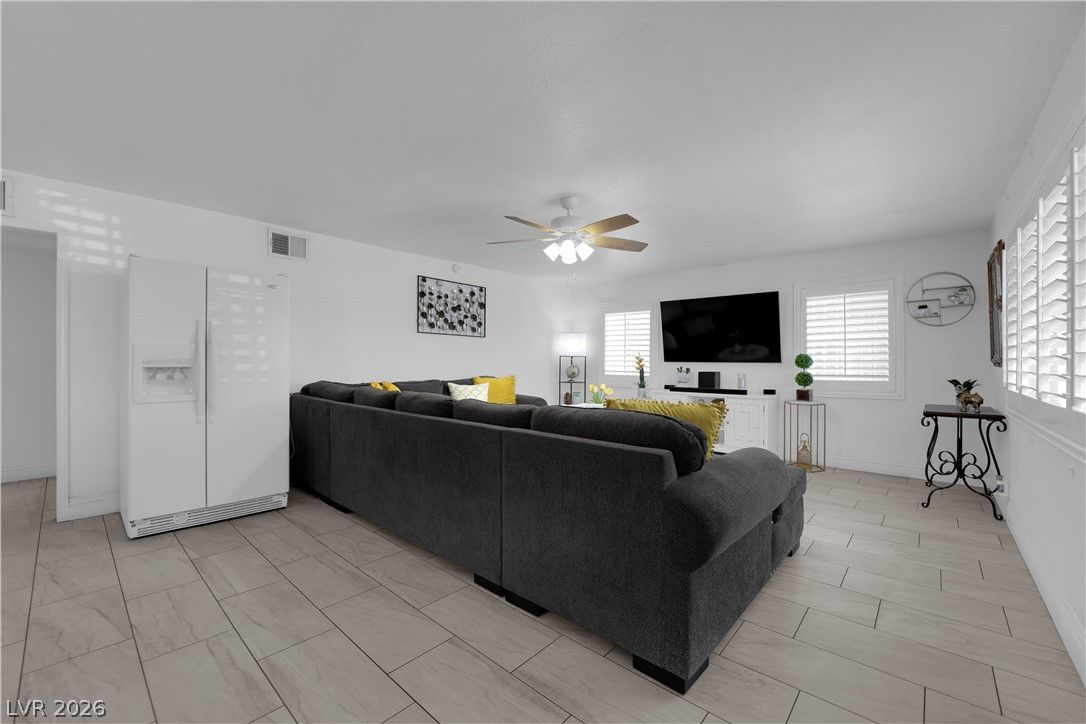 2512 Statz Street — photo 5 of 29