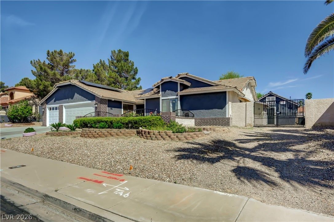 3222 East Oquendo Road — photo 2