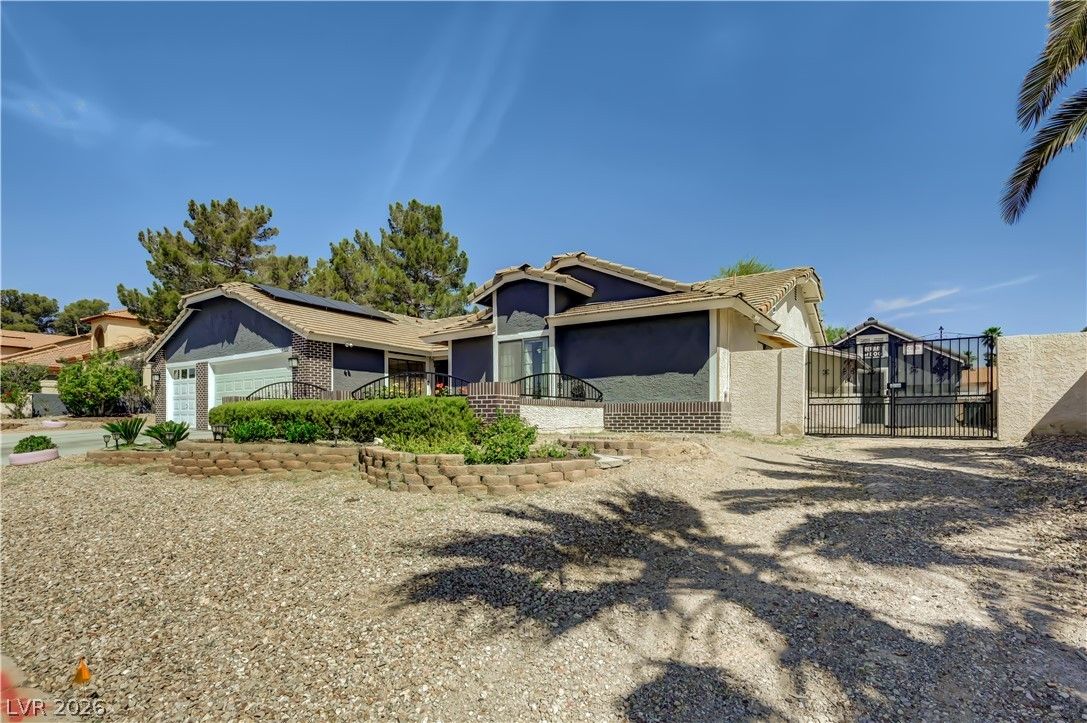 3222 East Oquendo Road — photo 4