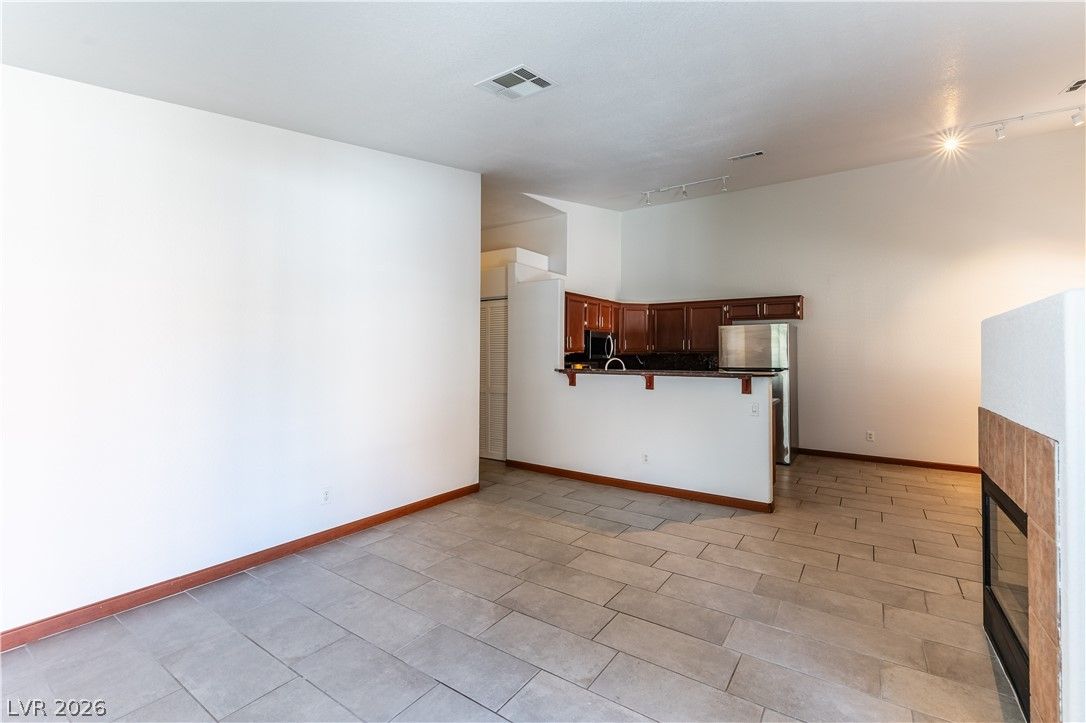 2110 Los Feliz Street 2014 — photo 3