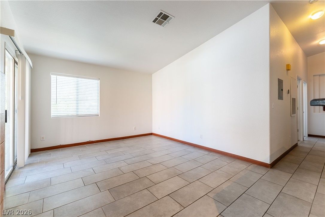 2110 Los Feliz Street 2014 — photo 5