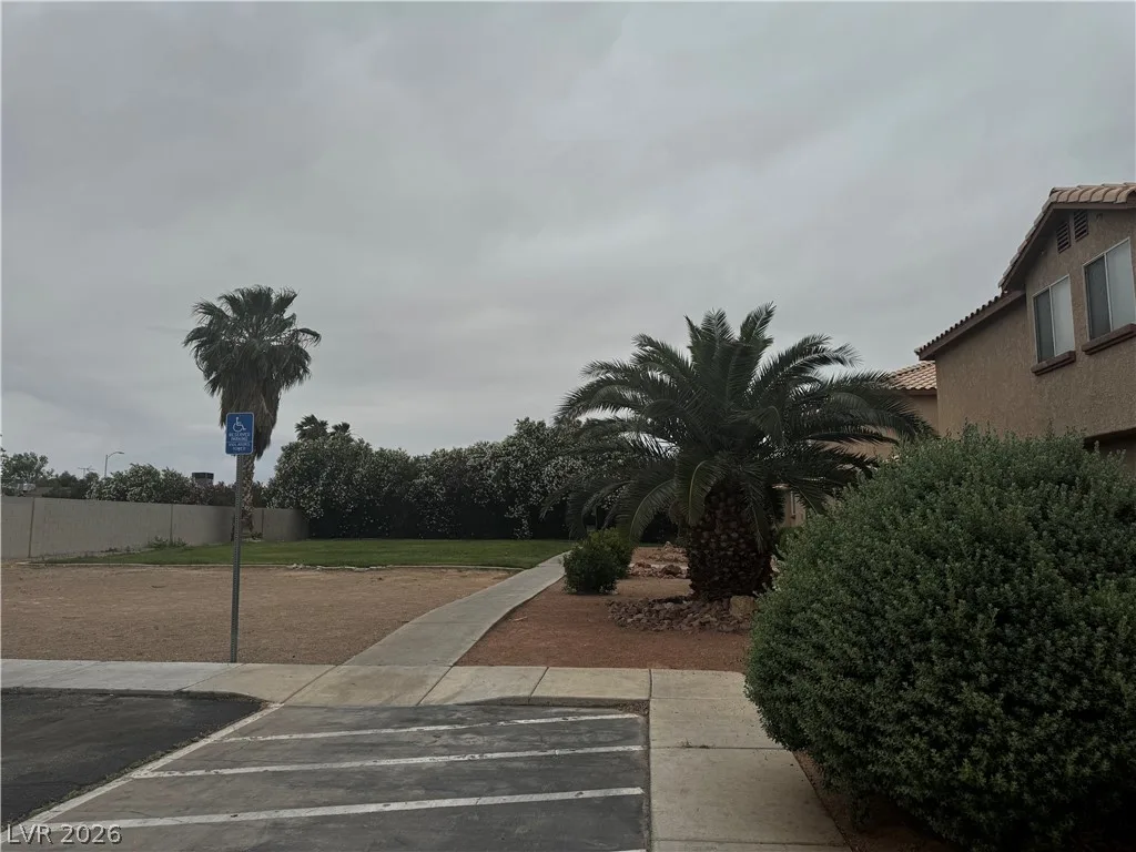 554 Roxella Lane B — photo 2