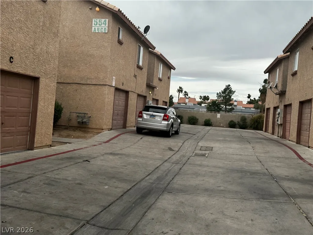 554 Roxella Lane B — photo 5