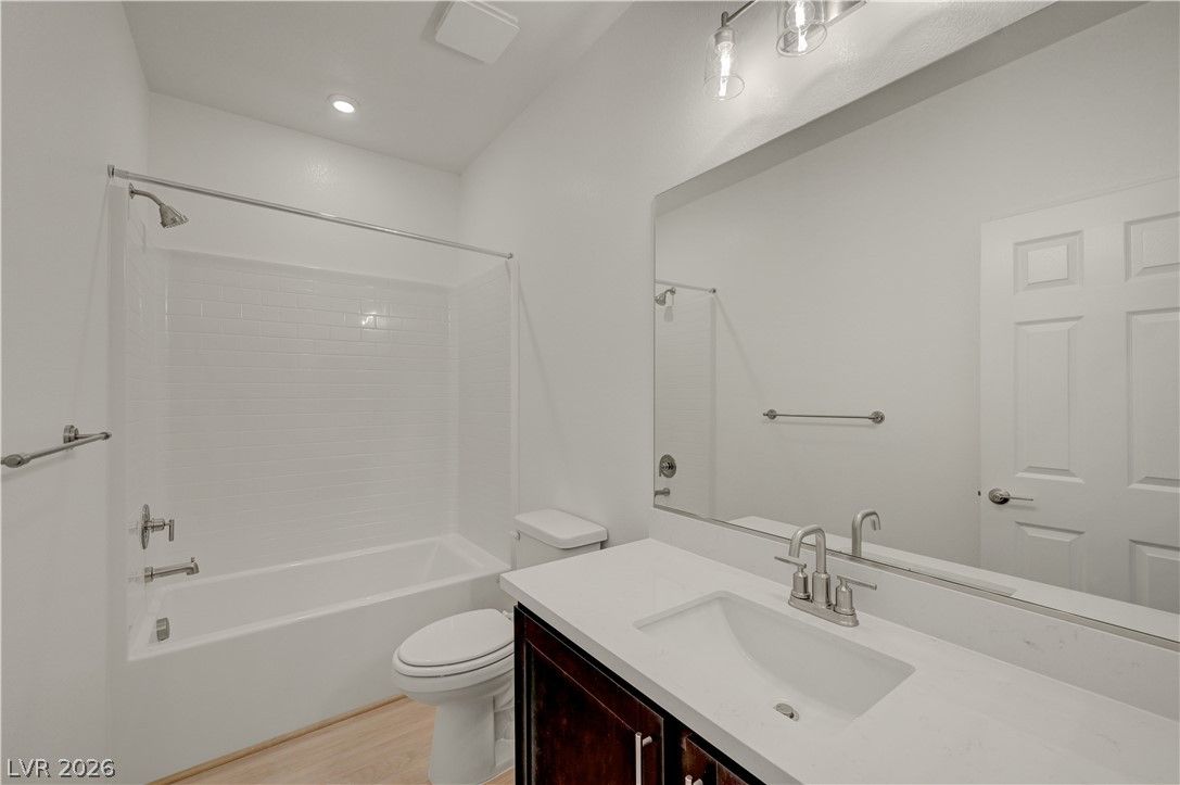 1021 Venice Avenue — photo 3 of 13