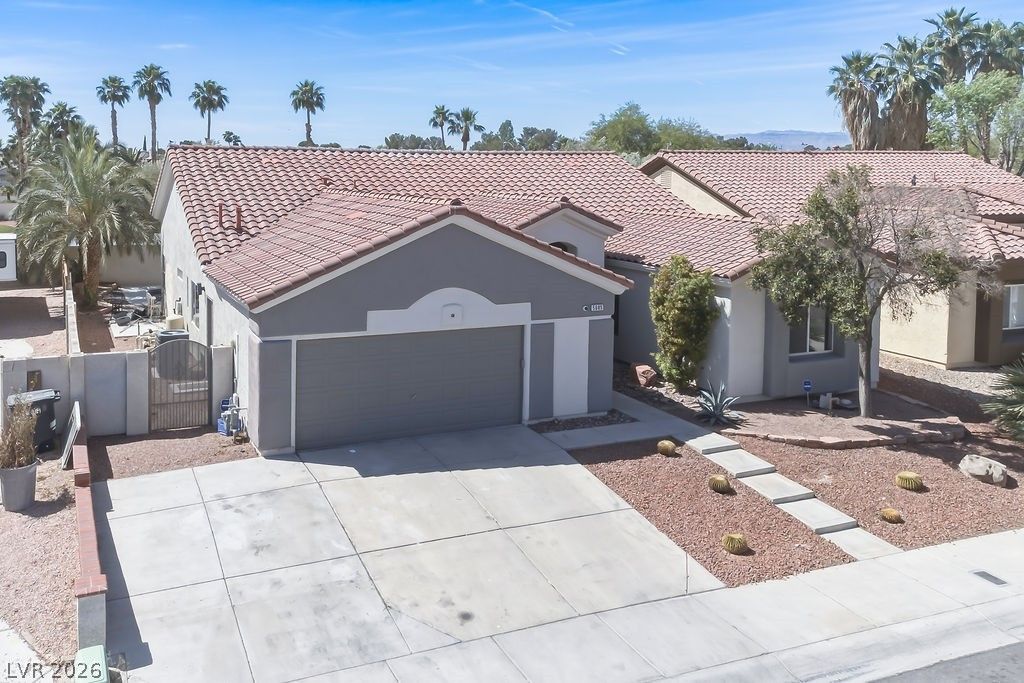 5605 Tropical Toucan Avenue — photo 1